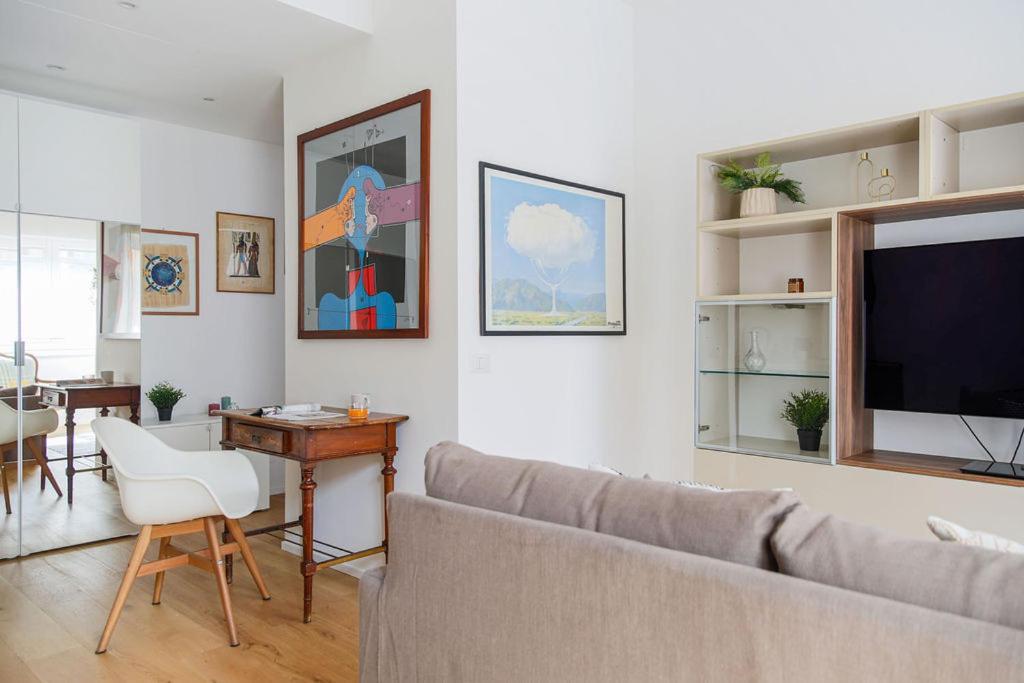 The Rent - Comfortable One-bedroom Near Porta Romana Apartment *