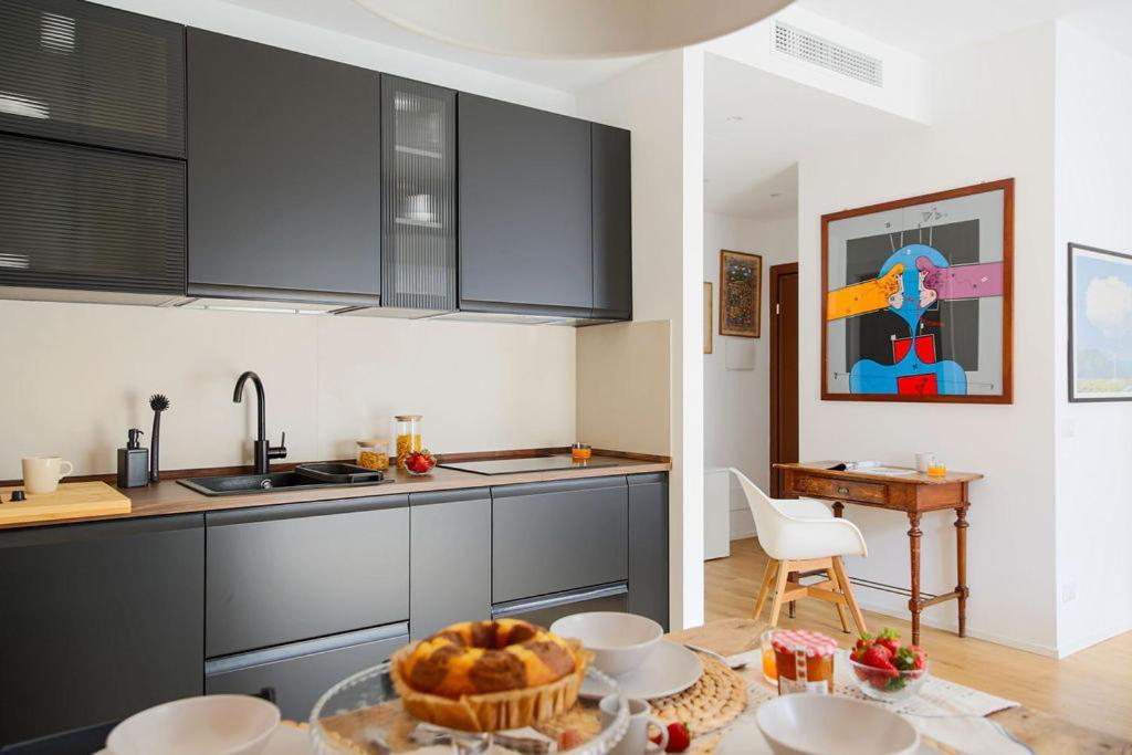 The Rent - Comfortable One-bedroom Near Porta Romana * Milan
