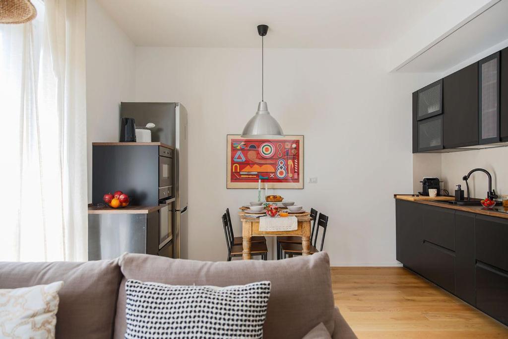 The Rent - Comfortable One-bedroom Near Porta Romana Apartment *