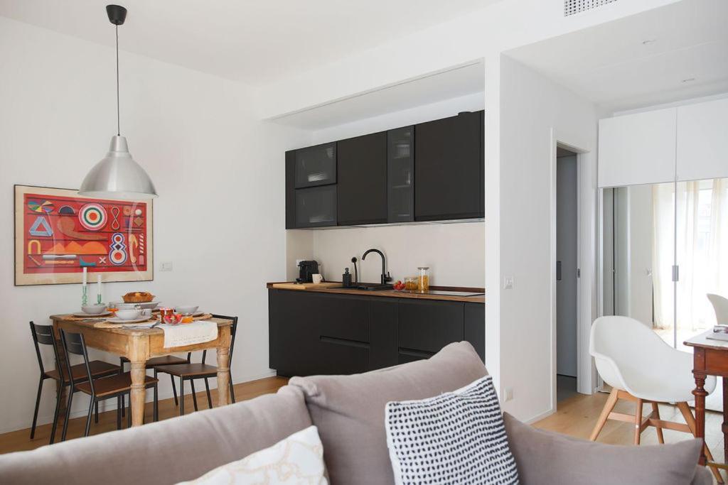 The Rent - Comfortable One-bedroom Near Porta Romana * Milan